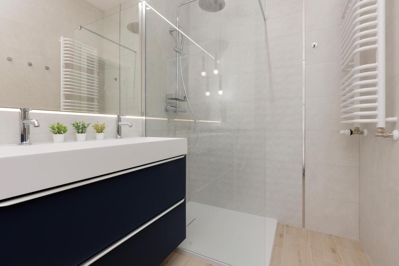 Apartment Avenue Solidarnosci On Wola By Noclegi Renters 바르샤바 외부 사진