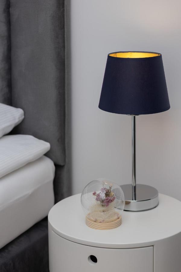 Apartment Avenue Solidarnosci On Wola By Noclegi Renters 바르샤바 외부 사진