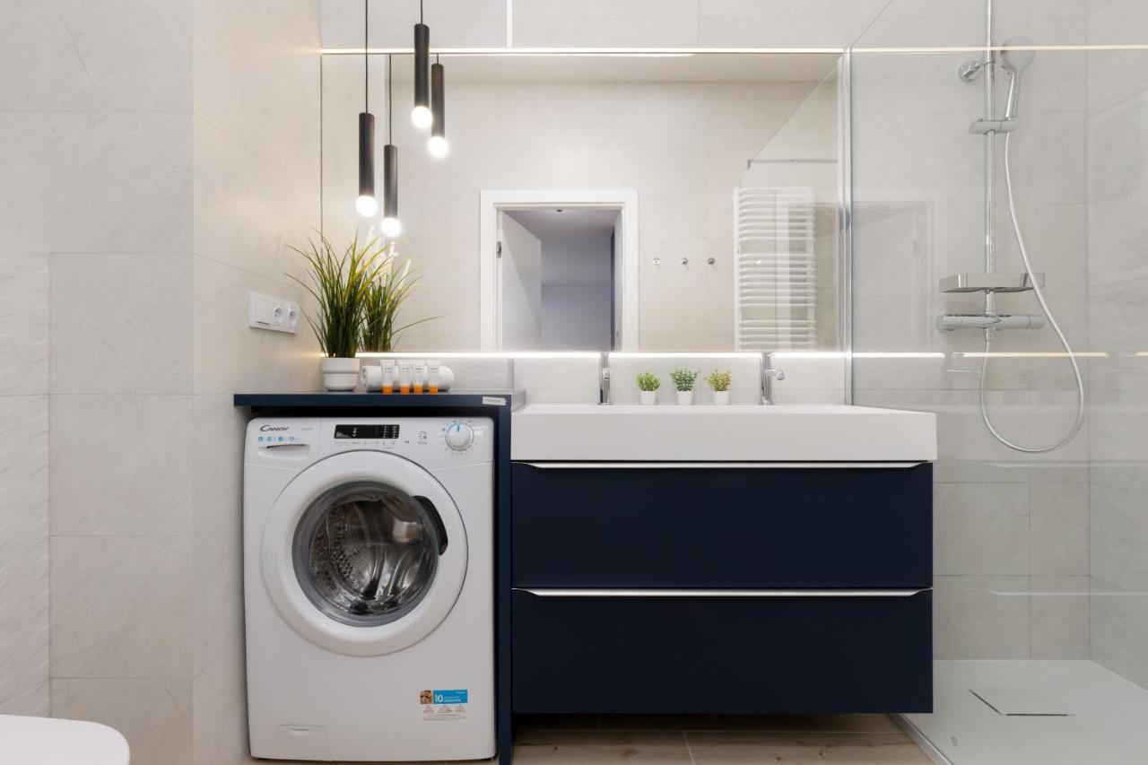 Apartment Avenue Solidarnosci On Wola By Noclegi Renters 바르샤바 외부 사진